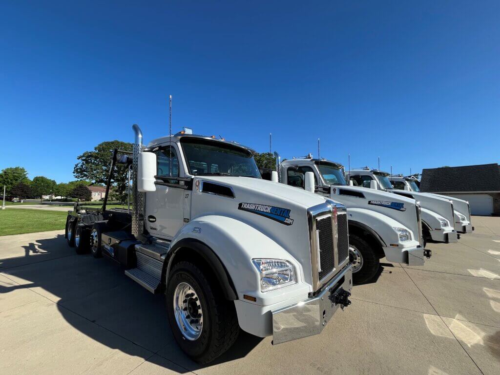 Heavy duty roll-off truck with hydraulic lift system for construction debris transport#1.6
