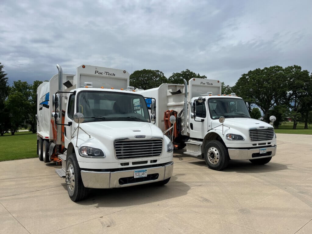 Modern rear load garbage truck with dual drive positions for commercial waste collection#1.6