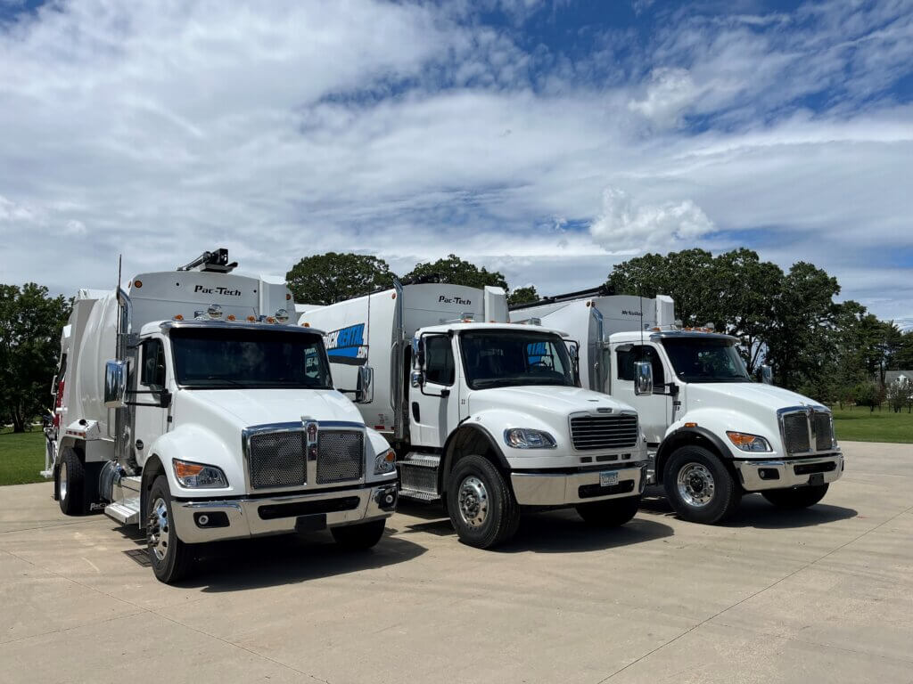 Automated side load garbage truck with hydraulic arm for residential waste collection#1.6