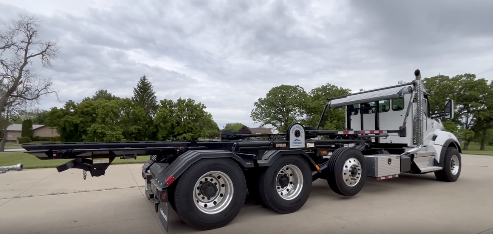 2025 Kenworth T880 Roll-Off truck side profile#1.3